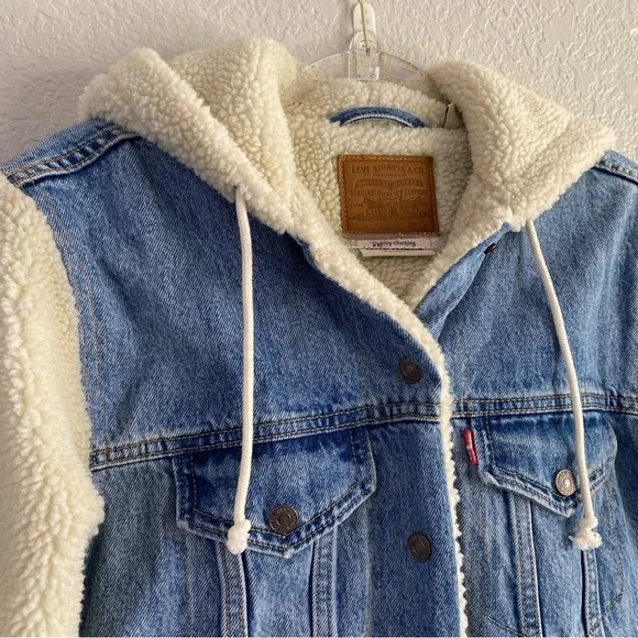 LEVI’S Ex-Boyfriend Sherpa-Lined Denim Trucker Jacket - Picture 14 of 14